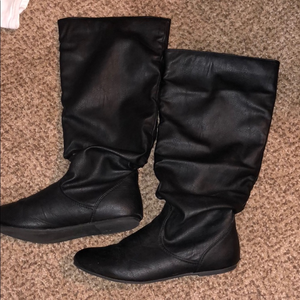 Black size 7 Charlotte Russe boots like new
